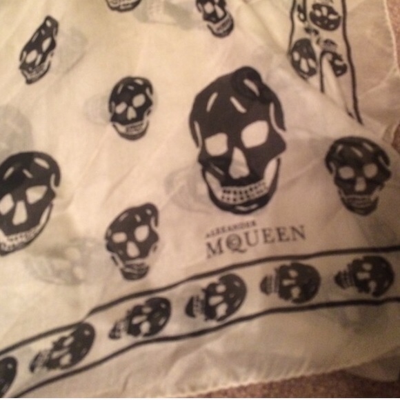 White with black skulls Alexander McQueen scarf