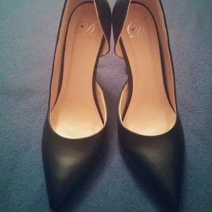 Black Pumps