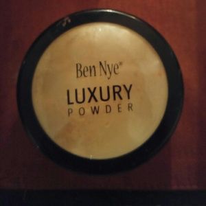 Ben nye ?? powder
