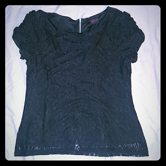 Torrid-Black lace zip up blouse