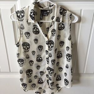 Size medium skull tank
