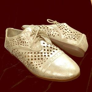 🌟Silver Cut Out Oxfords🌟NWOT