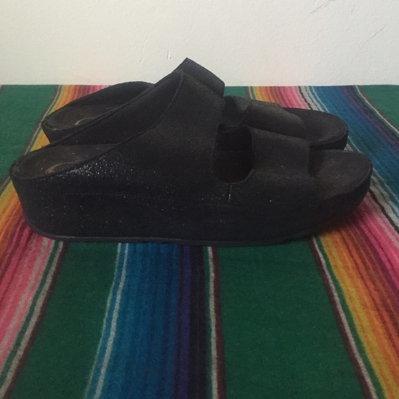 SOLD ON MERC- *FitFlop 'Lolla Crackle' Sandal* - Picture 2 of 4