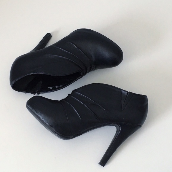 Shoes - BLACK SHOOTIES