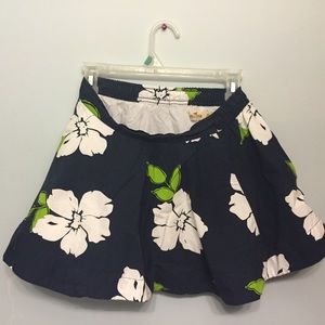Hollister floral mini skirt *WILL EXCEPT OFFER**