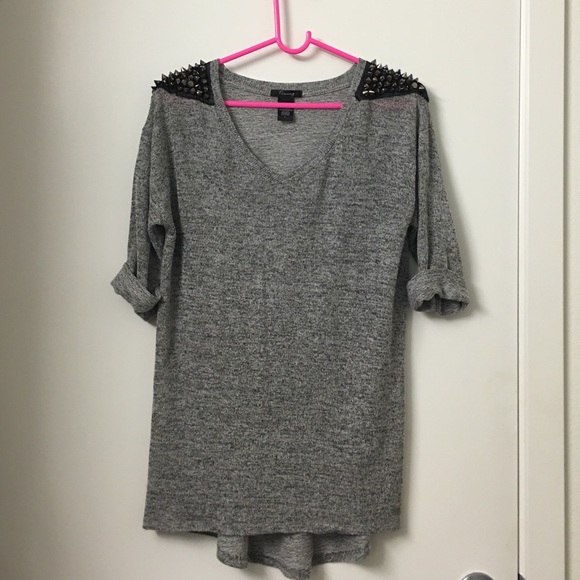 Shoulder Spiked V Neck