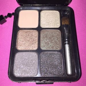 MAC Velvet : 6 Smokey Eyes. 100% authentic