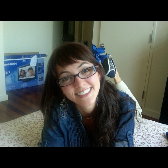 Meet your Posher, Isabel - Picture 1 of 1