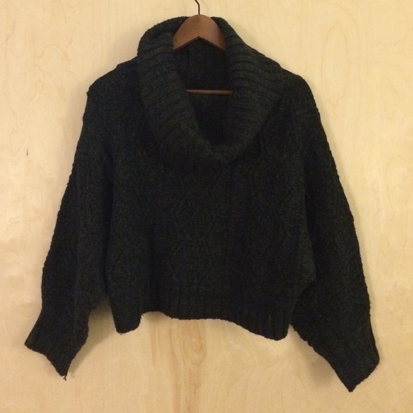 Chunky cable knit cowl crop sweater