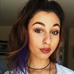 Meet your Posher, Kayla