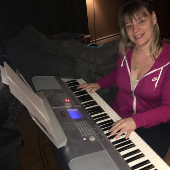 Meet your Posher, Debbie - Picture 1 of 1