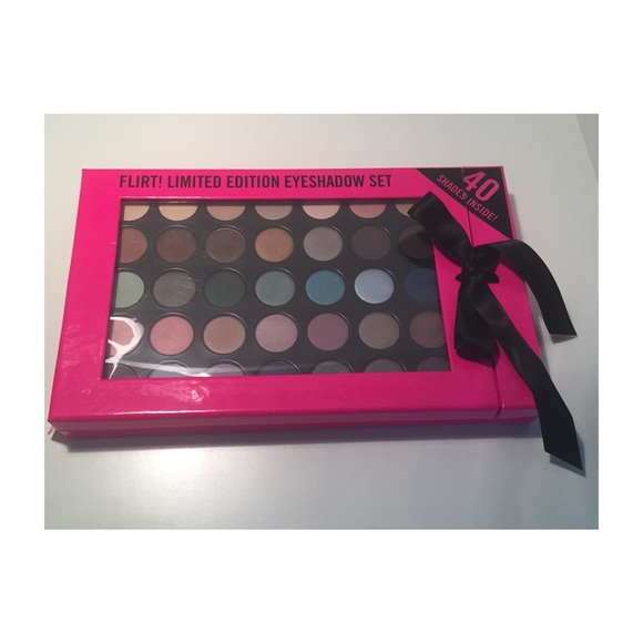 Flirt Cosmetics 40 eyeshadows palette Ltd Edtn - Picture 1 of 3
