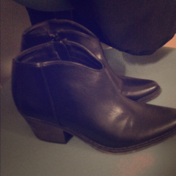 NEW! Forever 21 Ankle booties. Black 7.5