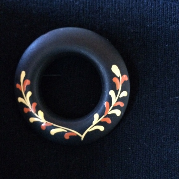 VINTAGE CIRCULAR WOOD PIN