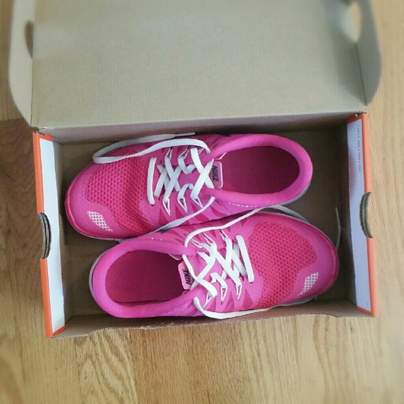 Pink Nike 5.0 - Picture 3 of 3