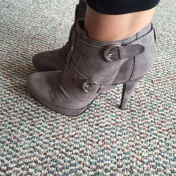 Guess Shoes - WEEKEND SALE🎉🎉🎉 Guess gray heels 👠👠👠