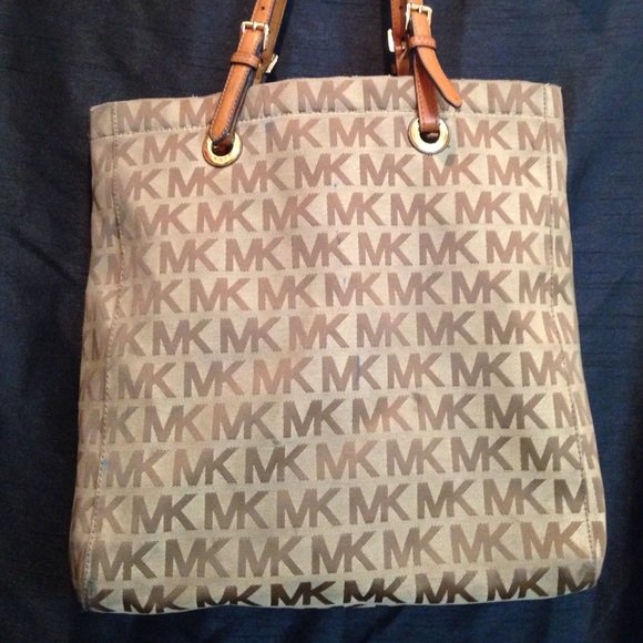 M k tote