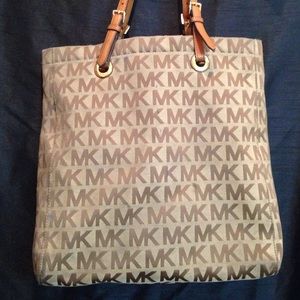 M k tote