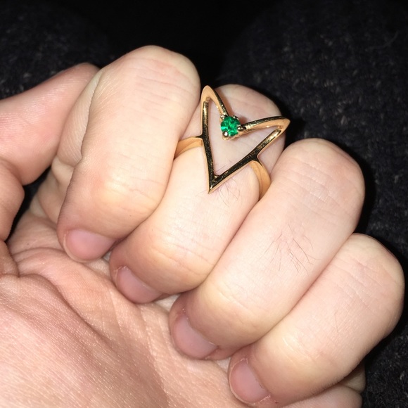 Emerald gold ring