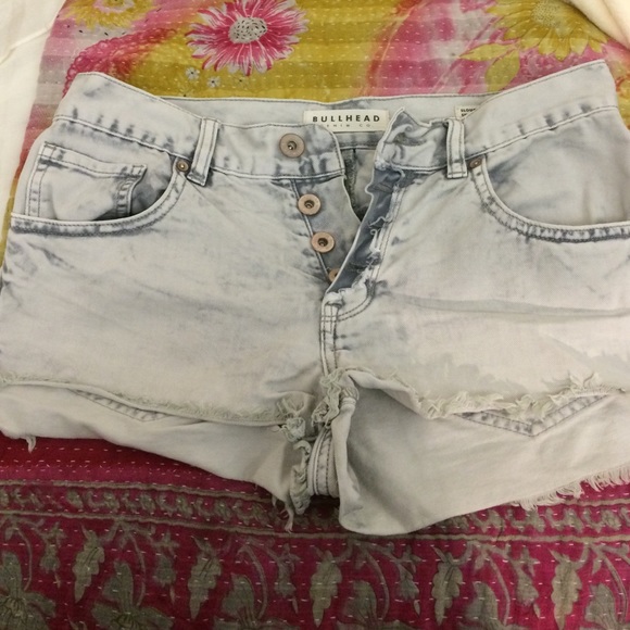 Bullhead washed gray rugged shorts!