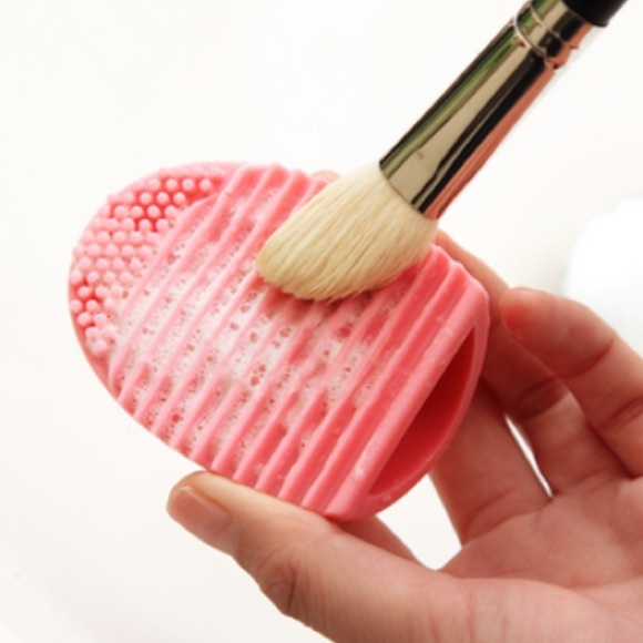 New PINK egg cleaning makeup brushes