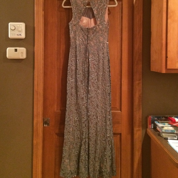 Dress - Picture 3 of 4