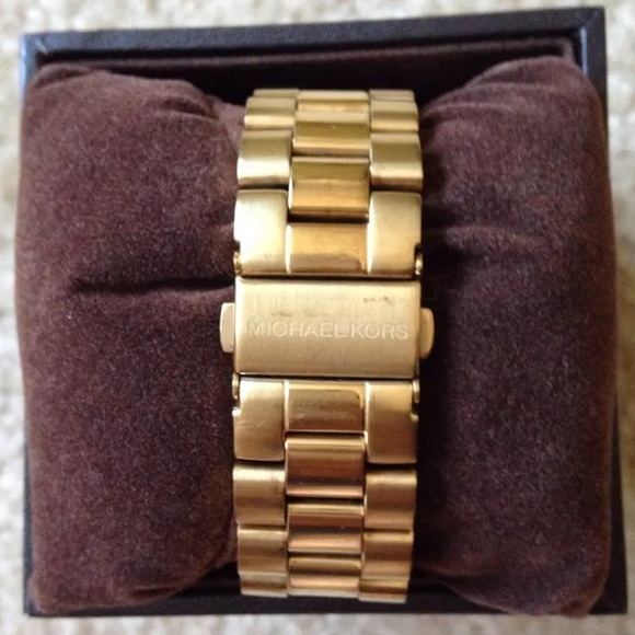 Michael Kors Unisex Gold Oversized Runway Watch - Picture 3 of 4