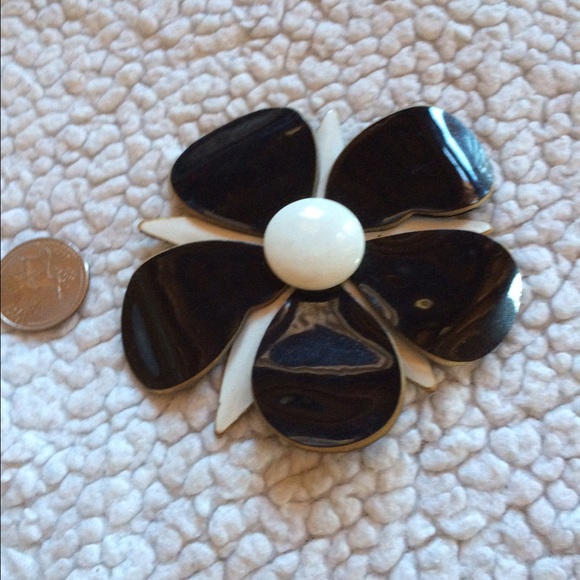 VINTAGE LEATHER PIN - Picture 2 of 3