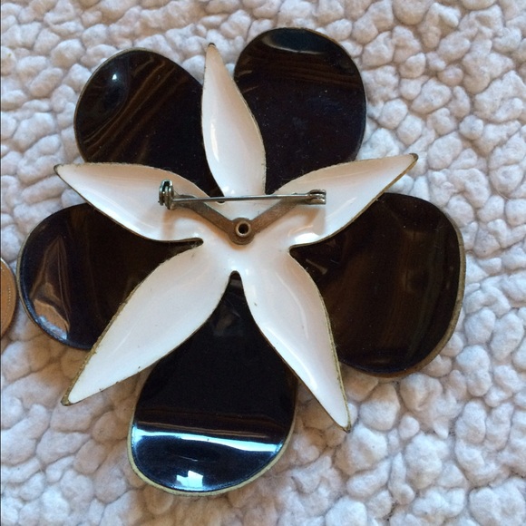 VINTAGE LEATHER PIN - Picture 3 of 3