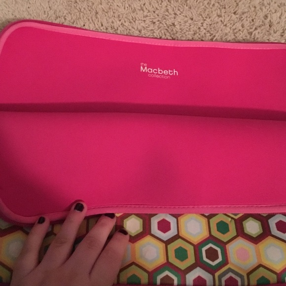 MACBETH LAPTOP CASE - Picture 2 of 4