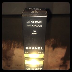 Chanel Le Vernis Nail Colour in Vamp