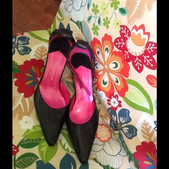 Black high heals ties around ankle!