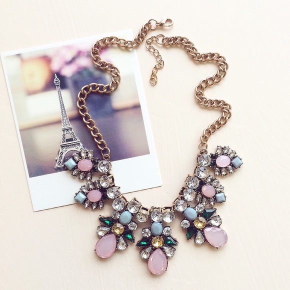 HWL Boutique Jewelry - Statement necklace