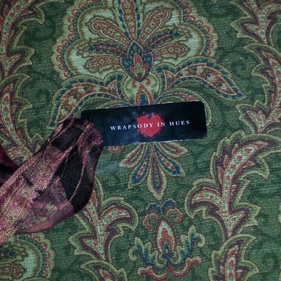 Wrapsody in Hues Tapestry Circle Scarf - Picture 3 of 4