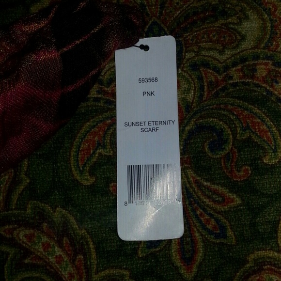 Wrapsody in Hues Tapestry Circle Scarf - Picture 4 of 4