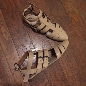 Mix No. 6 Cut Out Close Toed Flats