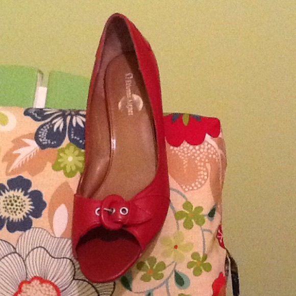 A Etienne Aigner Sexy heels!