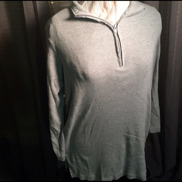 Sporty Woman Within Gray Ribbed Zipper Collar Top