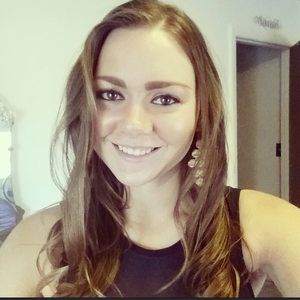 Meet your Posher, Cassandra