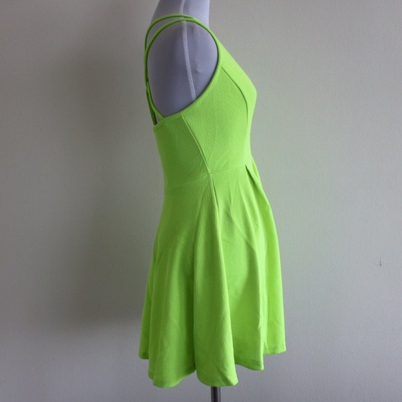 Bright green neon dress! - Picture 4 of 4