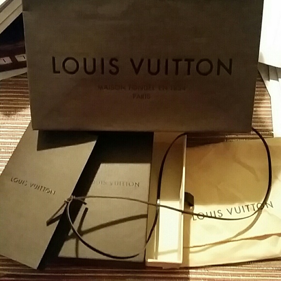 LV Box, Dust bag, ribbon, Shopping bag, & envelope