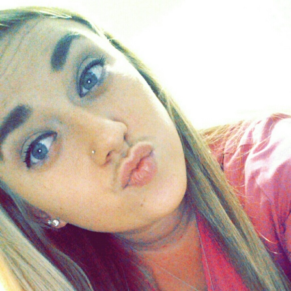 Meet your Posher, Danielle - Picture 1 of 1