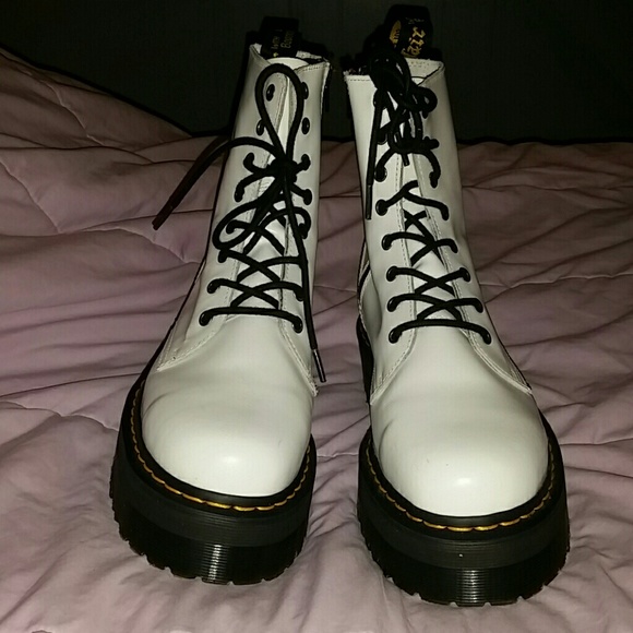 Dr. MARTIN boots