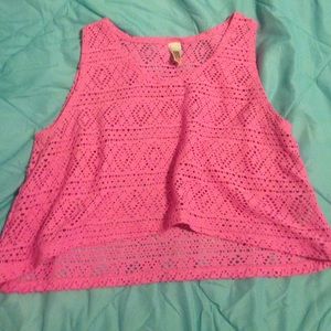 Flattering ( loose ) pink crop top ✨