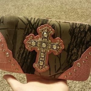 Camoflosh pink cross wallet