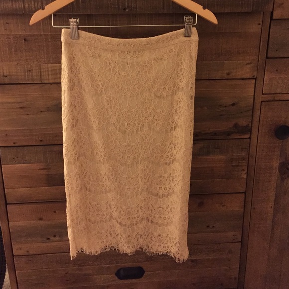 Forever 21 beige lace skirt