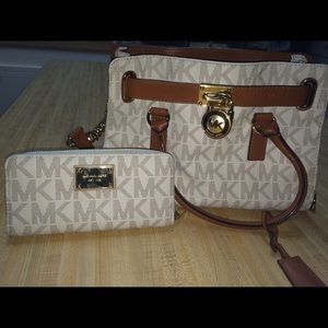 Michael Kors Hamilton Bag with matching wallet