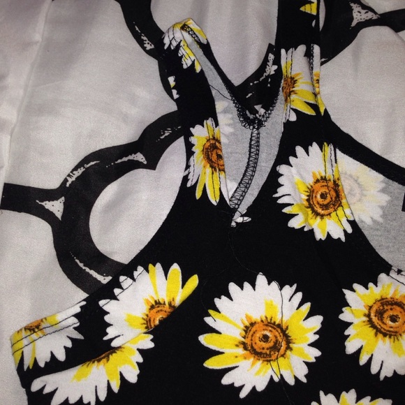 Sunflower crop top - Picture 2 of 2