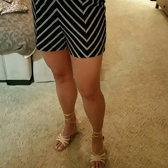 CUTE shorts in dark navy & cream flattering stripe - Picture 2 of 2