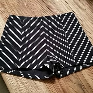 CUTE shorts in dark navy & cream flattering stripe